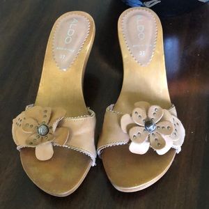 🌼Wooden low heels clogs🌼